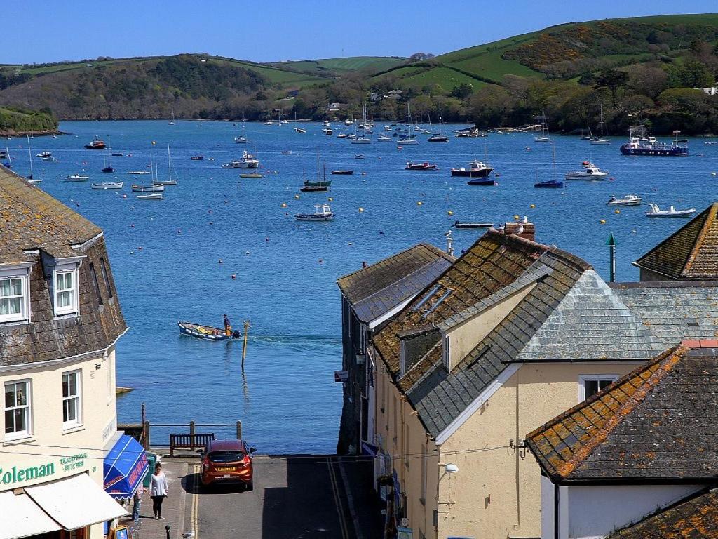 Ringmore Cottage - Salcombe - View over estuary