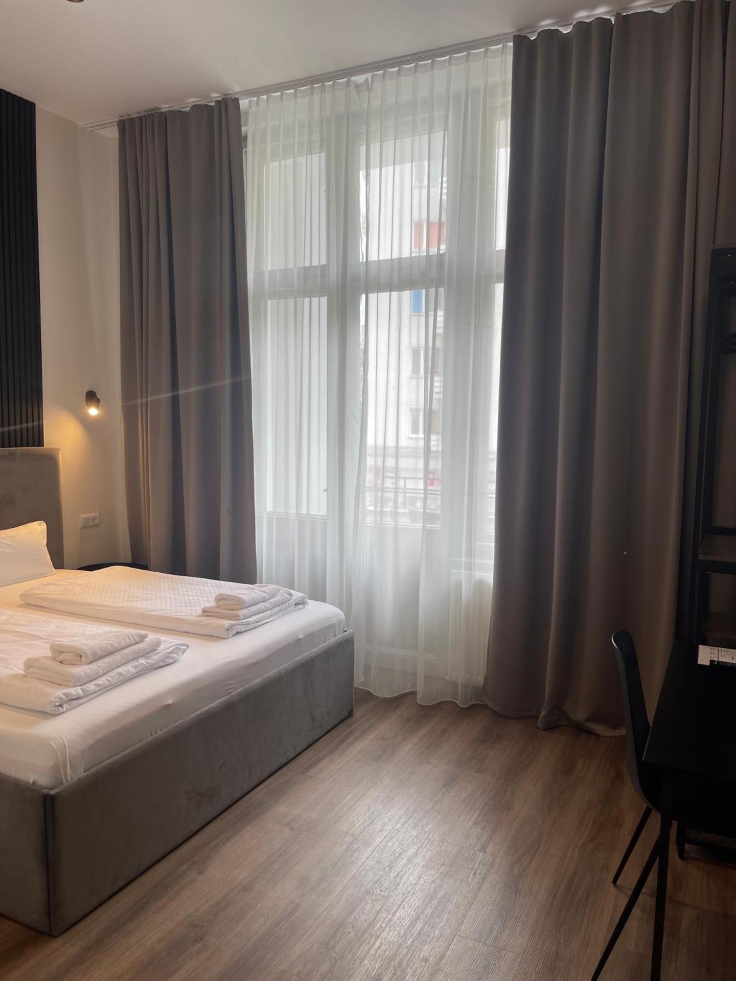 Motel Blue - Minimalist Boutique Hotel