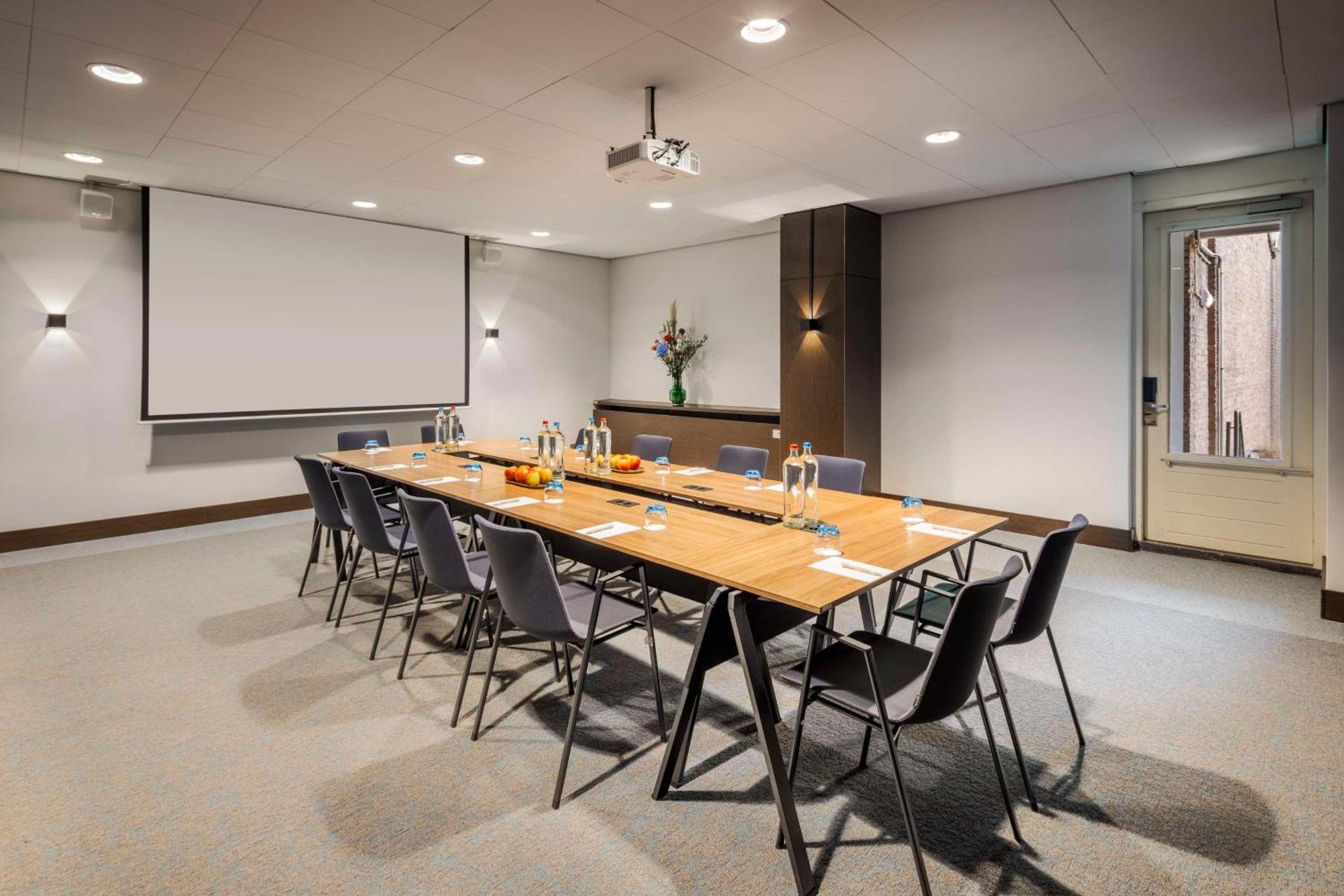 Meeting/conference room
