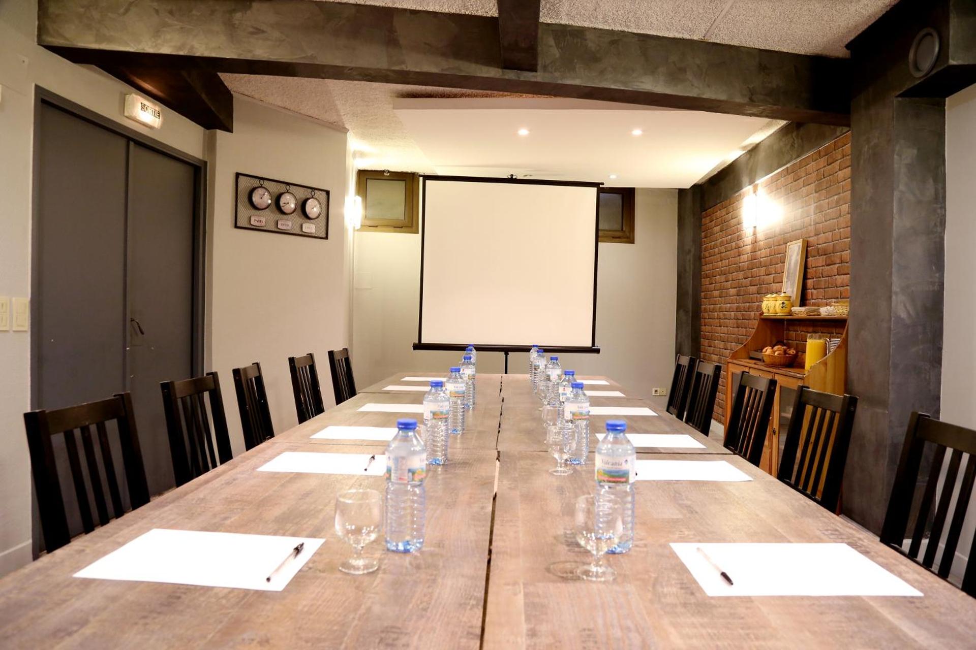 Meeting/conference room