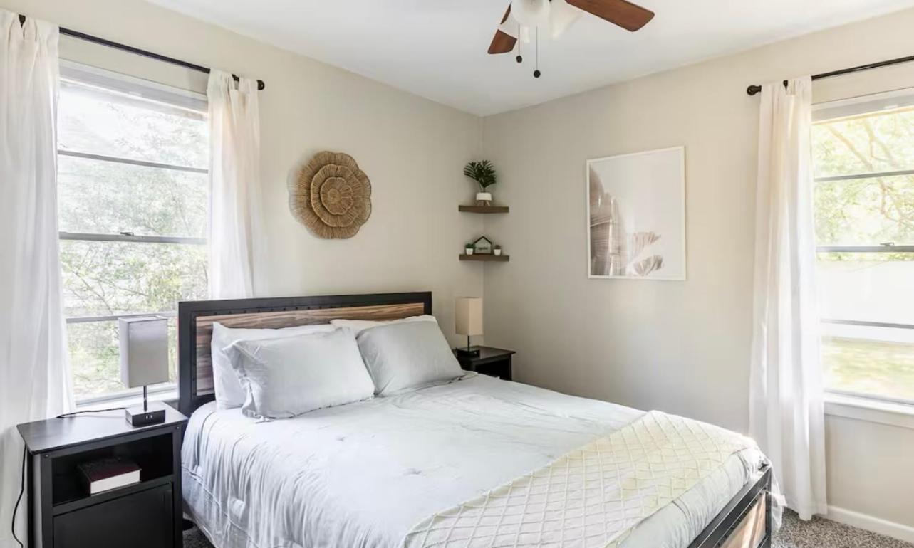 Find Peace at Charming Comfortable Downtown Home