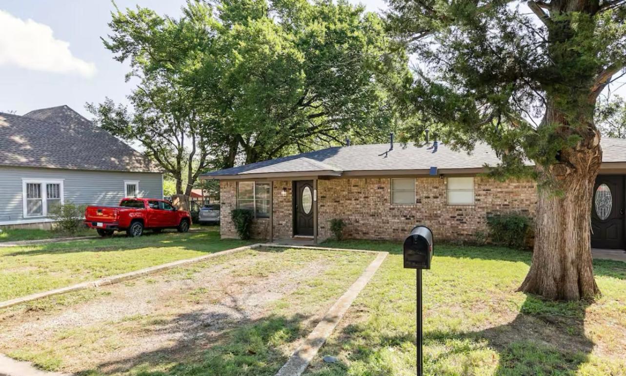 Find Peace at Charming Comfortable Downtown Home