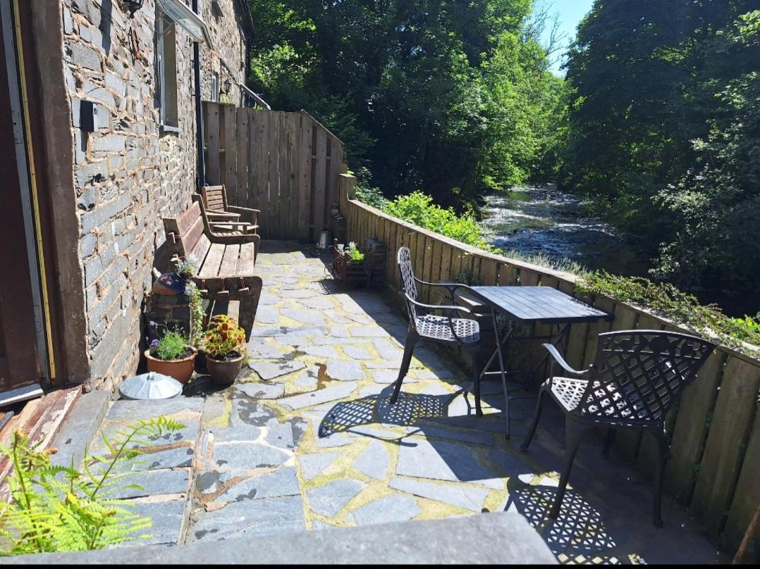 Cosy riverside cottage in beautiful Corris