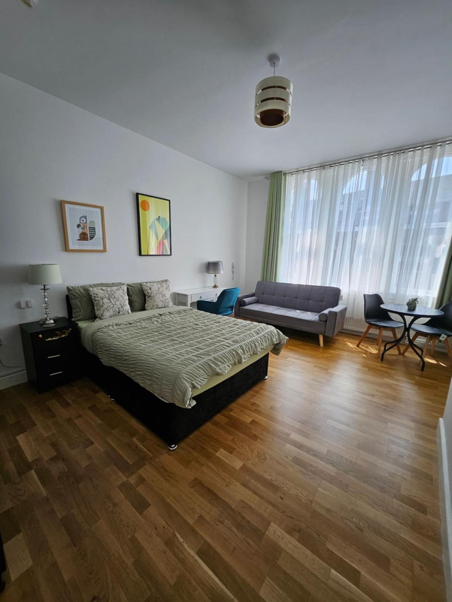 Central Chambers Suites - Suite 1