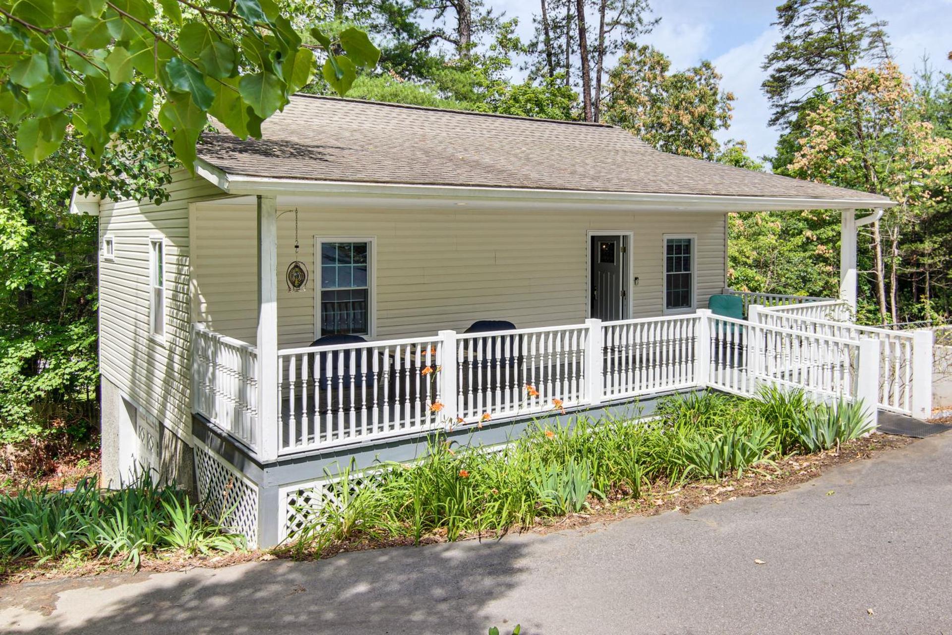 4 Mi to Main Street Petite Weaverville Escape!