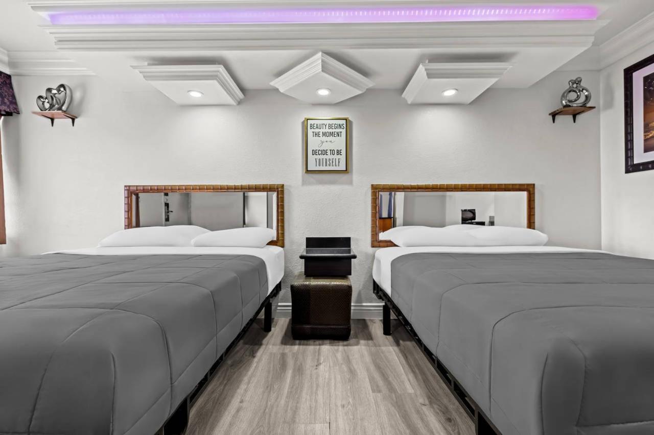 Quadruple Room with Two Queen Beds - Non Smoking