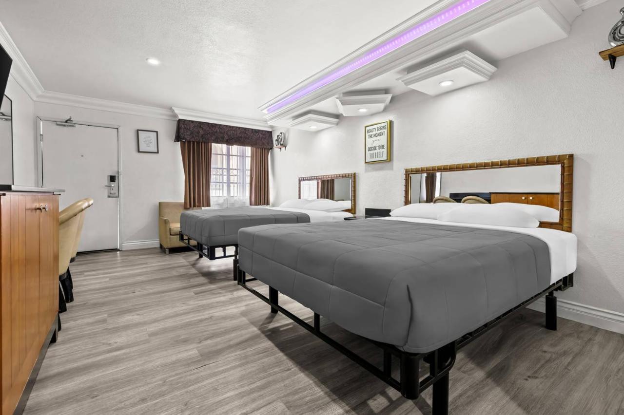 Quadruple Room with Two Queen Beds - Non Smoking