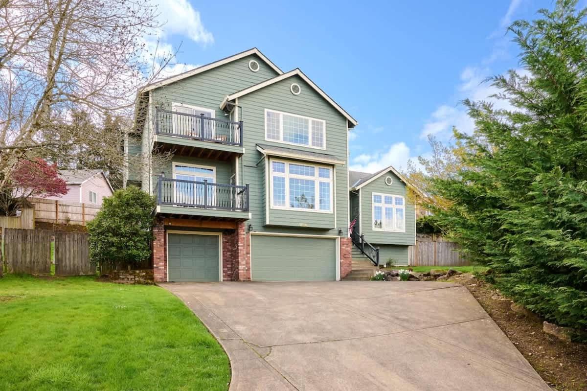 Villa with Hot Tub, Firepit and Game room