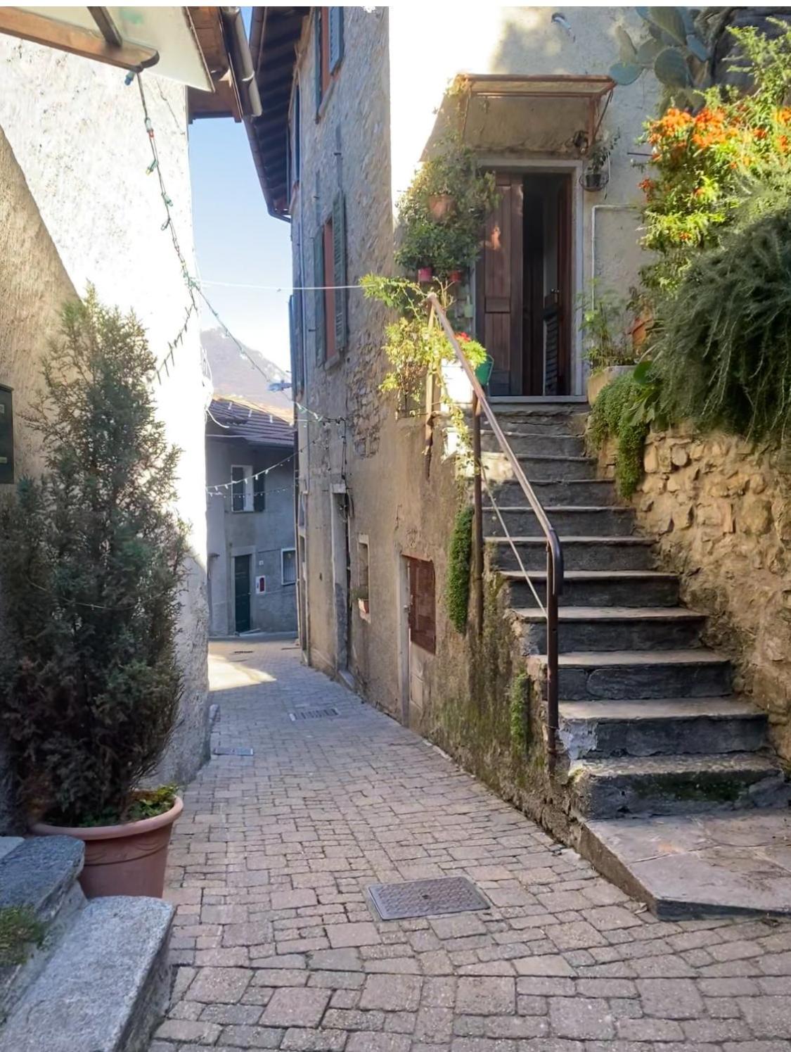 Romantic Room AL RIFUGIO DEI SOGNI terrazza con vista lago mozzafiato