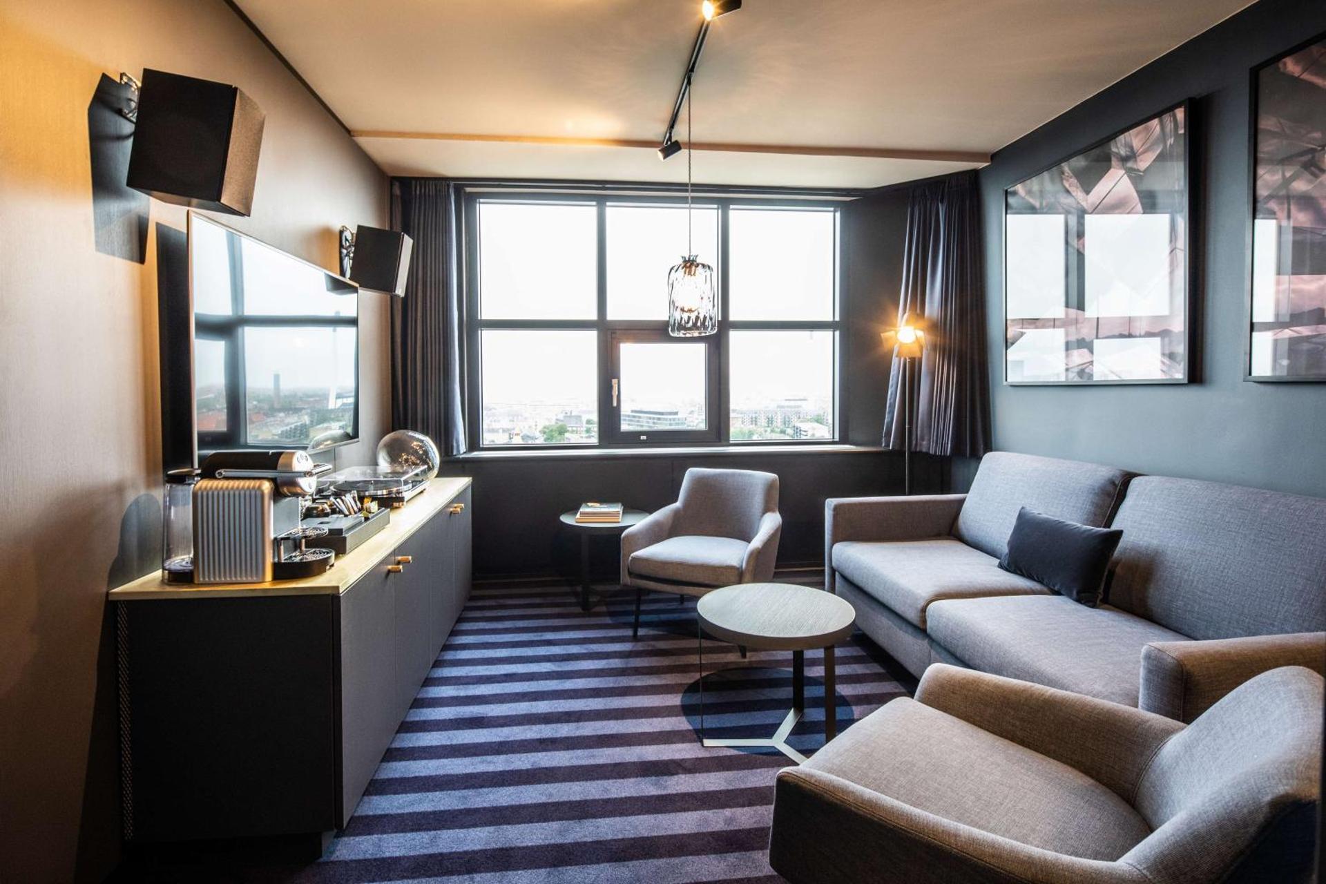 Photo of the whole room