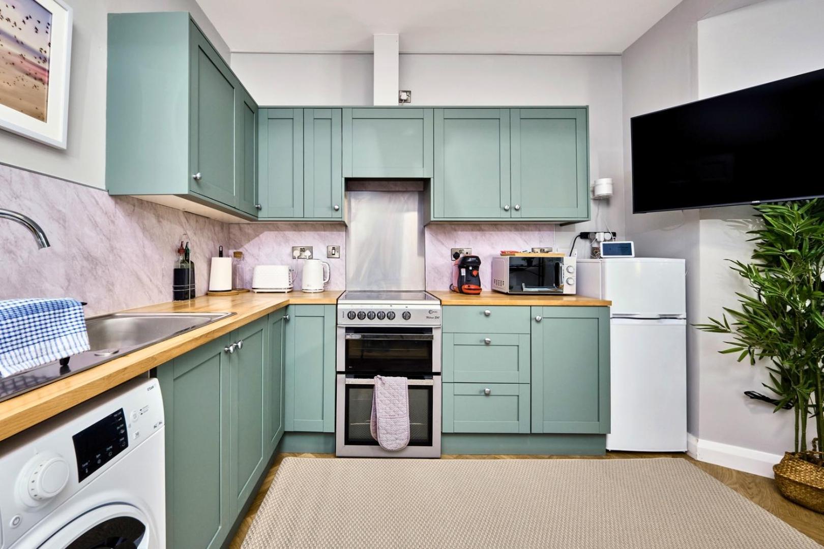 Port Harbour Apt Steps to Beach - Princess Blue 1