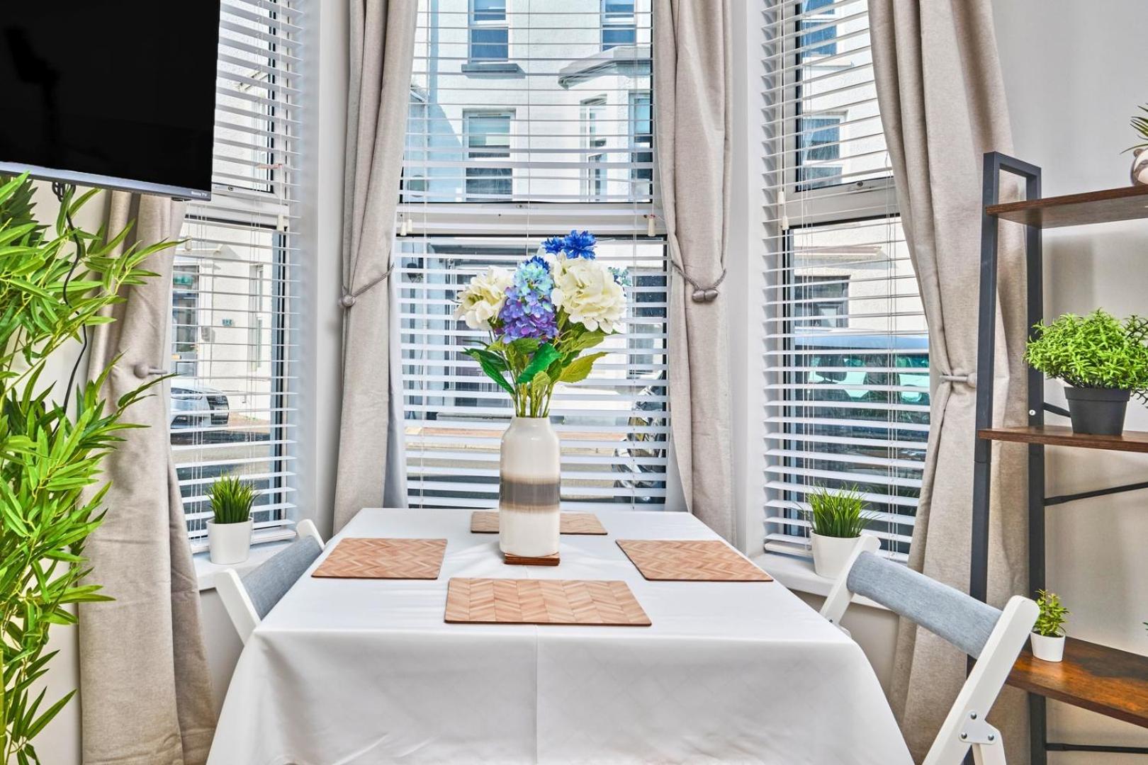 Port Harbour Apt Steps to Beach - Princess Blue 1