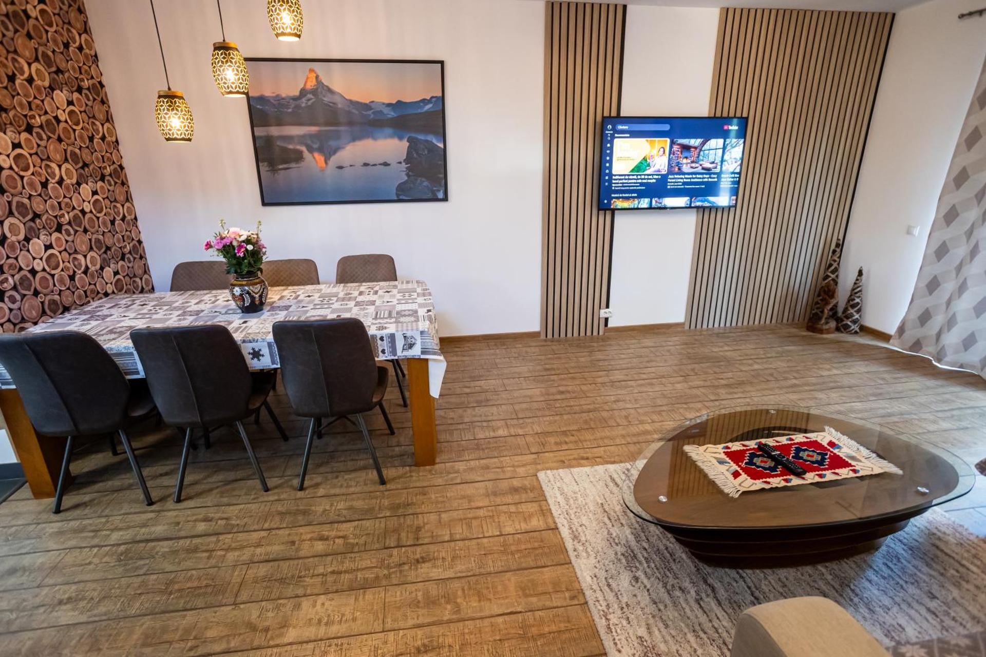 Apartment with Mountain View