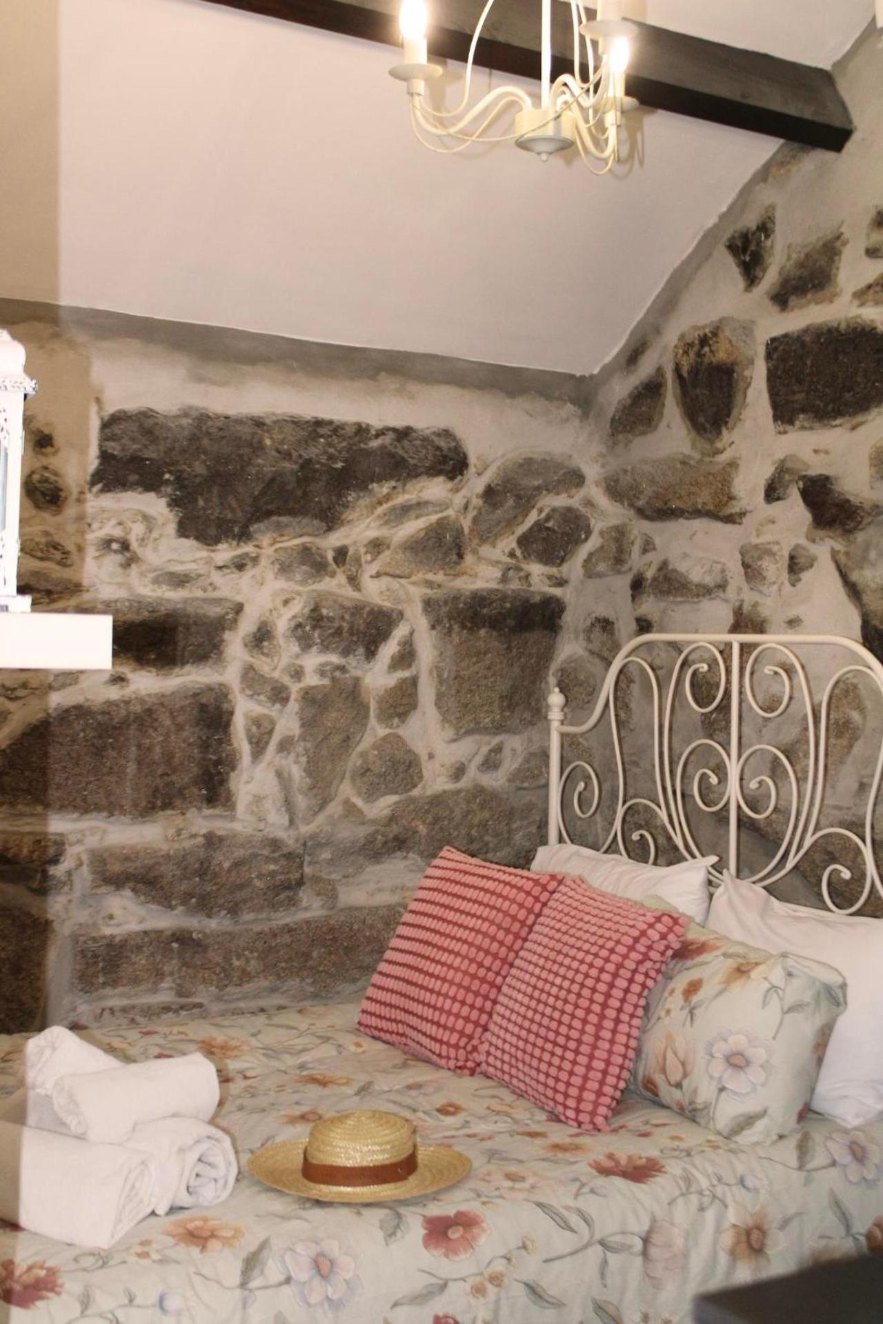 Pequena Casa rústica com piscina