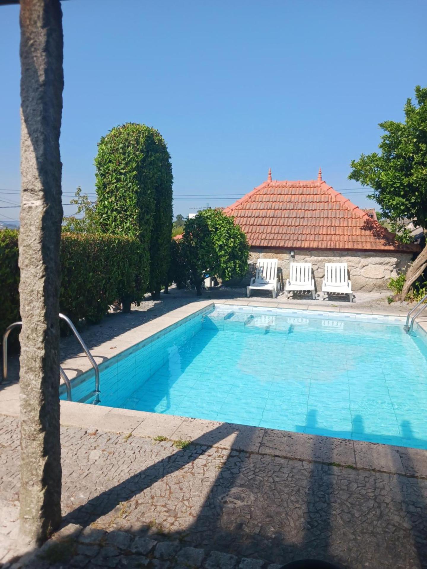 Pequena Casa rústica com piscina