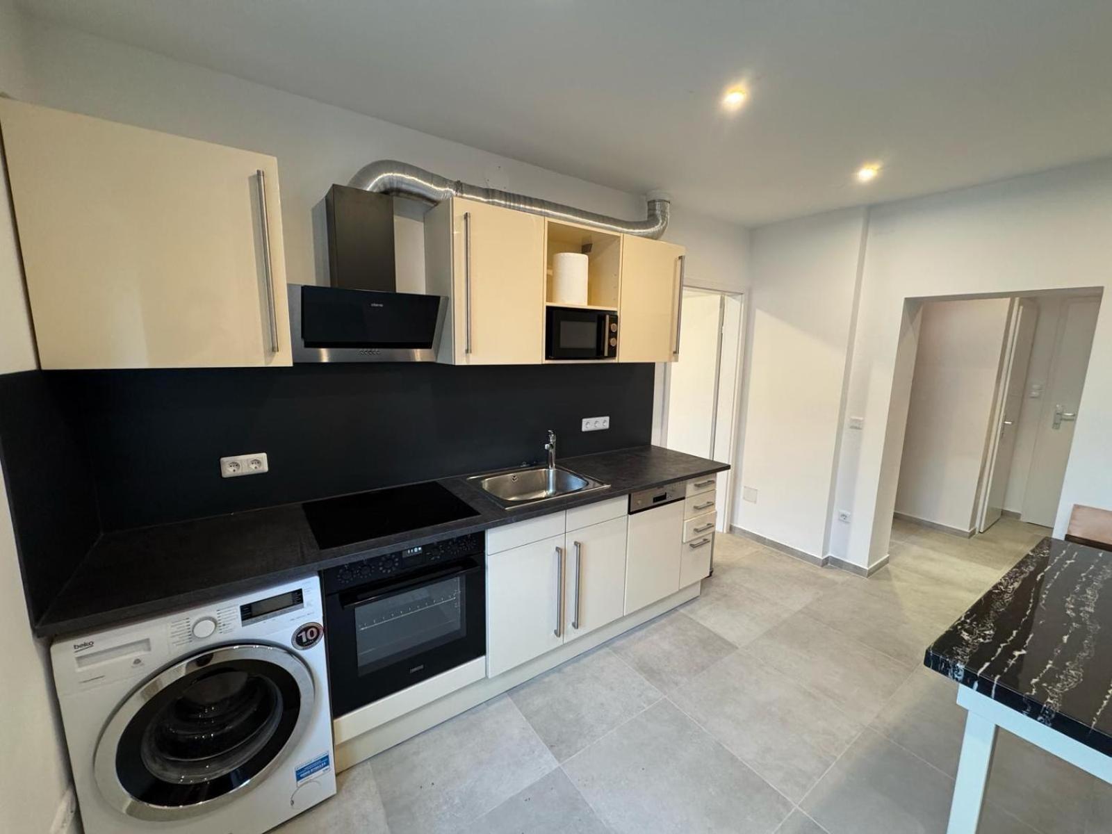 Sunlit Apartment with Garden, Next to Station, Vienna