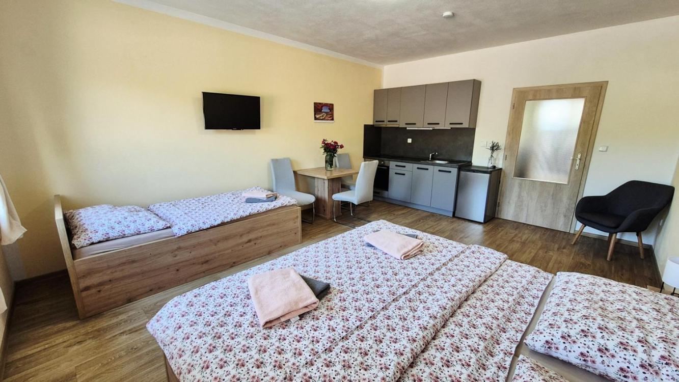 Penzion a restaurace Zlatovláska u zámku Červená Lhota