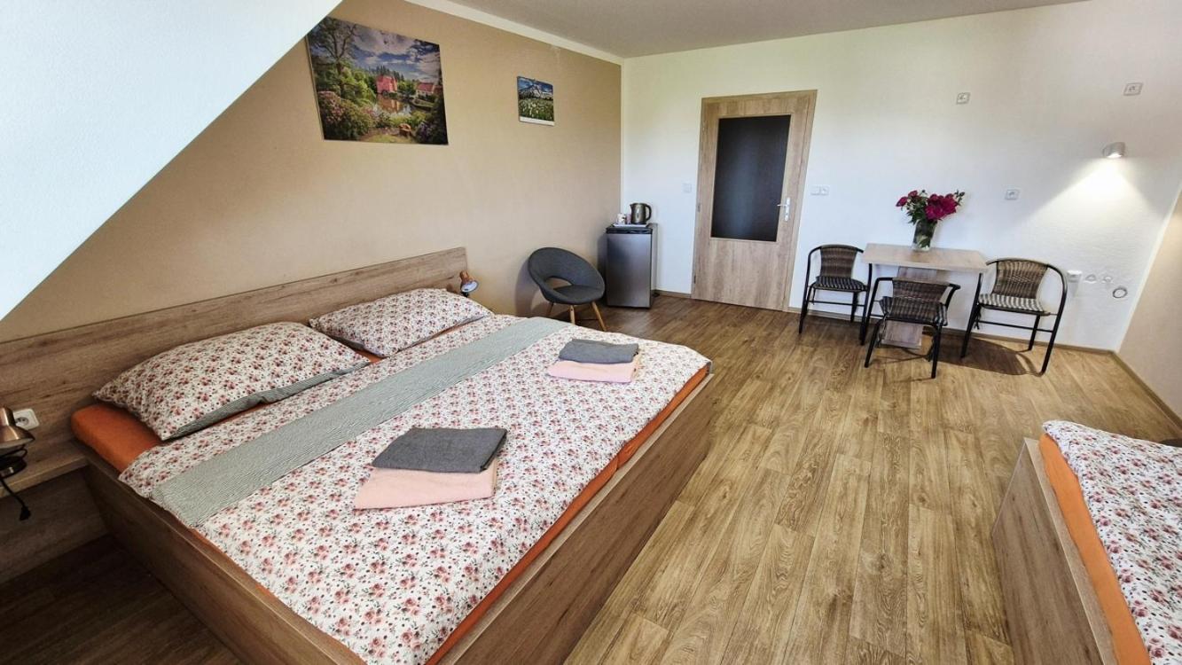 Penzion a restaurace Zlatovláska u zámku Červená Lhota