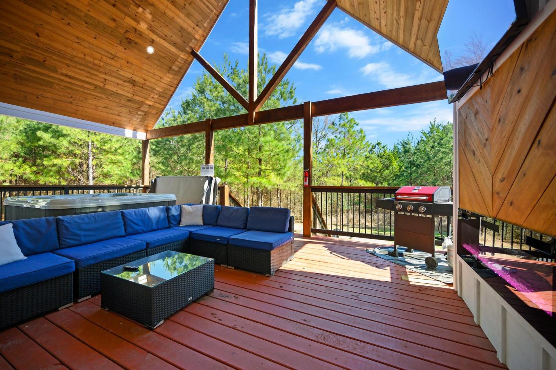 Sugar Bear Den Stay for 10