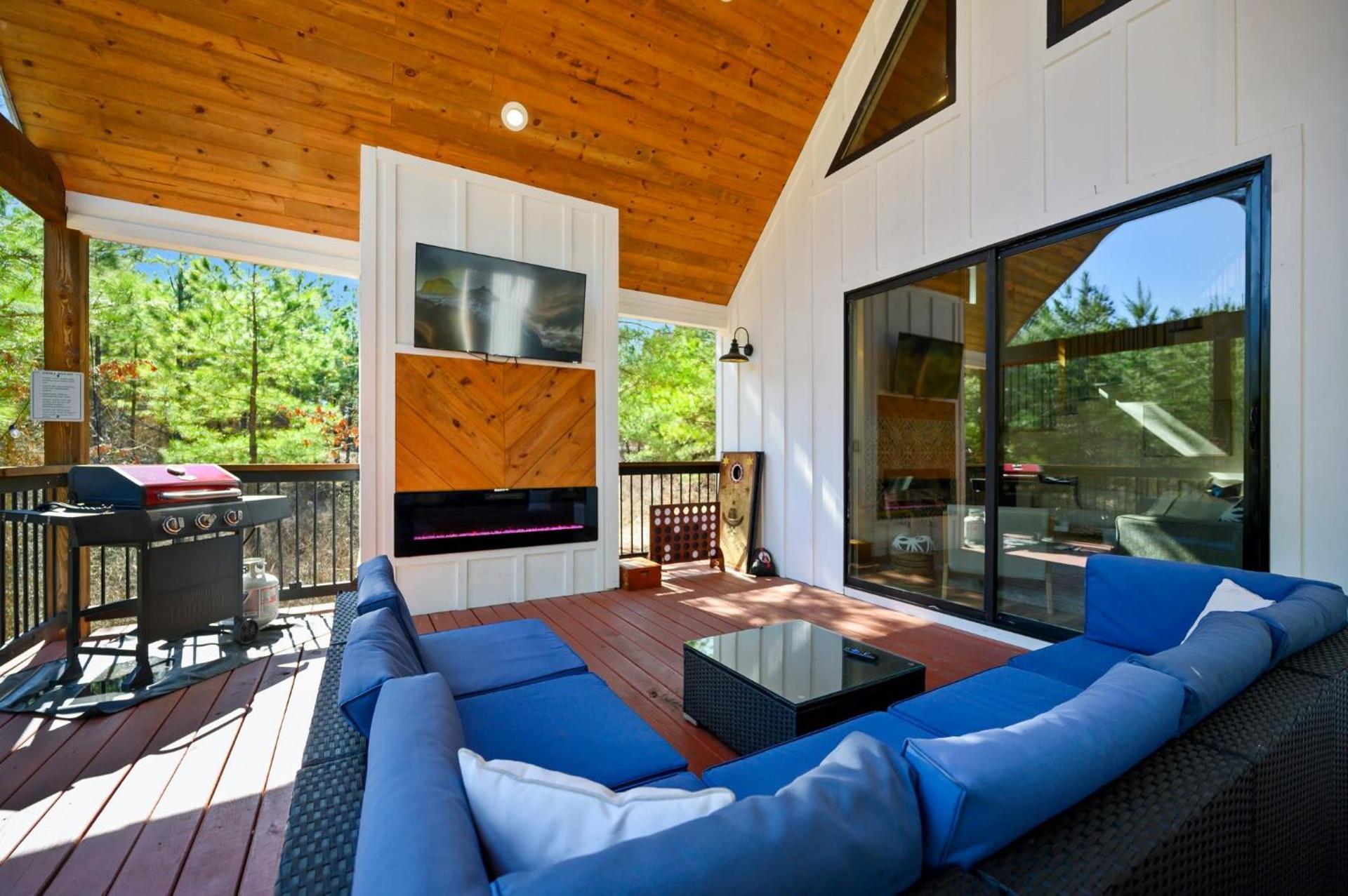 Sugar Bear Den Stay for 10