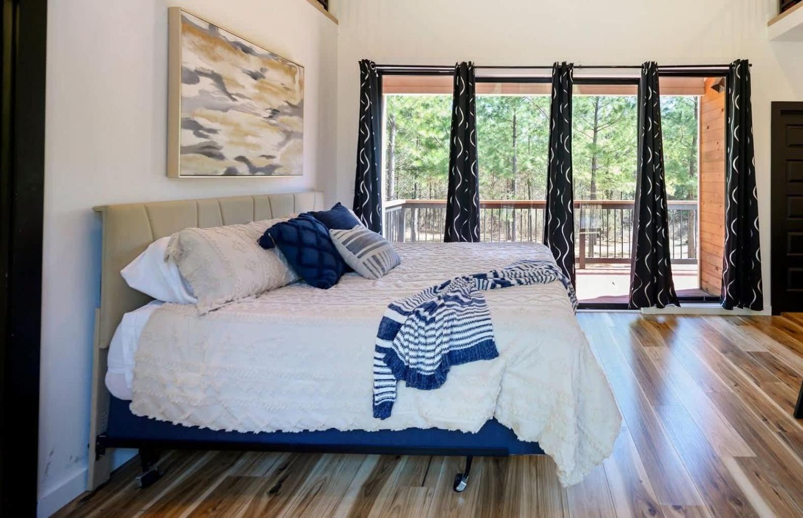 Sugar Bear Den Stay for 10