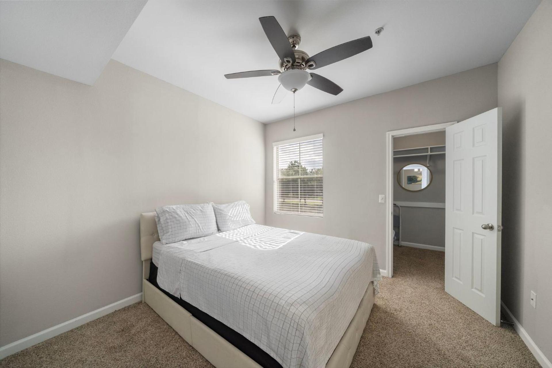 Houston Lakeside Living