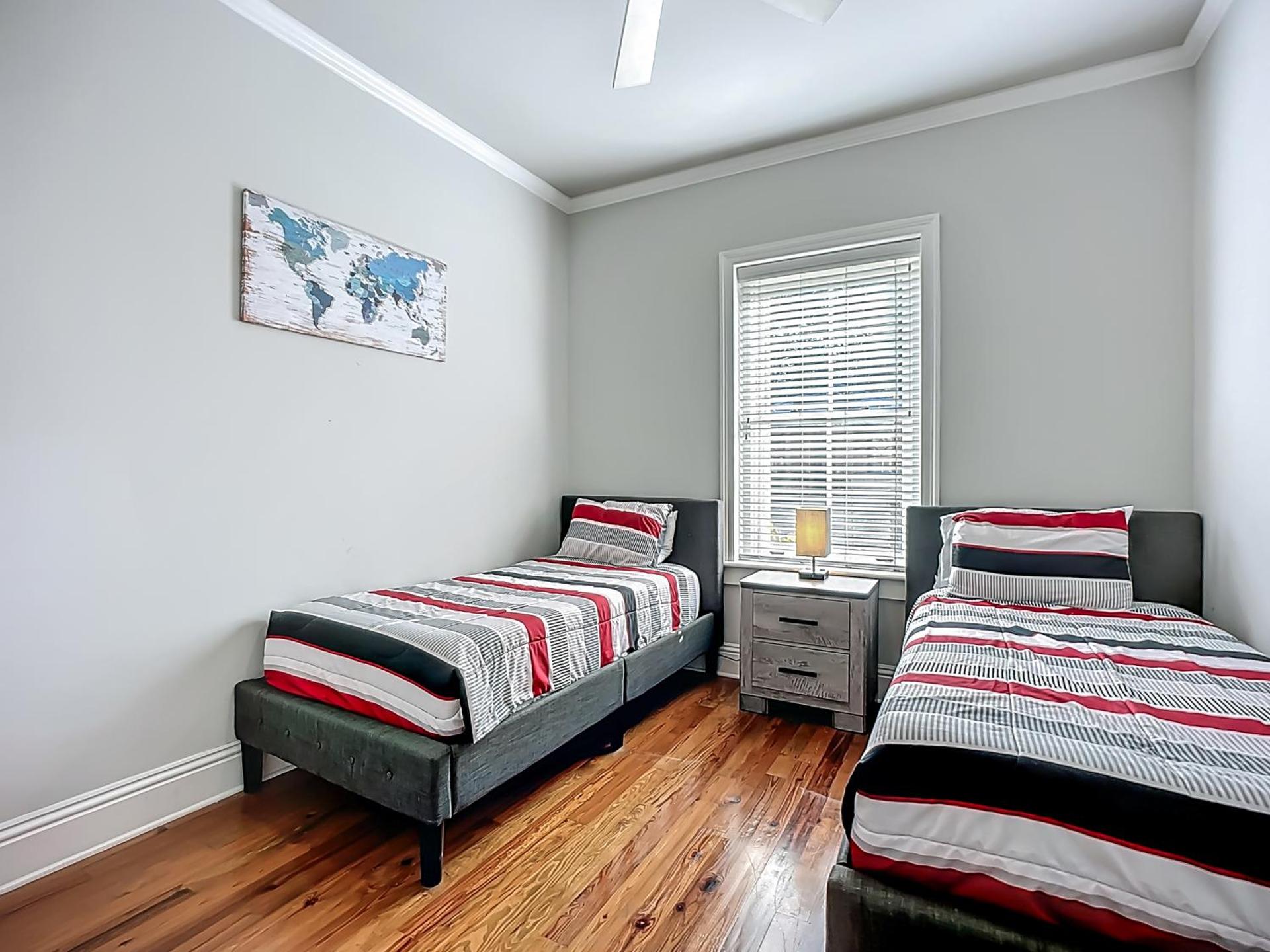 Cozy Quiet St Augustine Private Condo - 2bed, 1 bath, Sleeps 6, Steps to Historic St Augustine Center & All Tourist Attractions, Restaurants, Cafes, Backyard, Porch