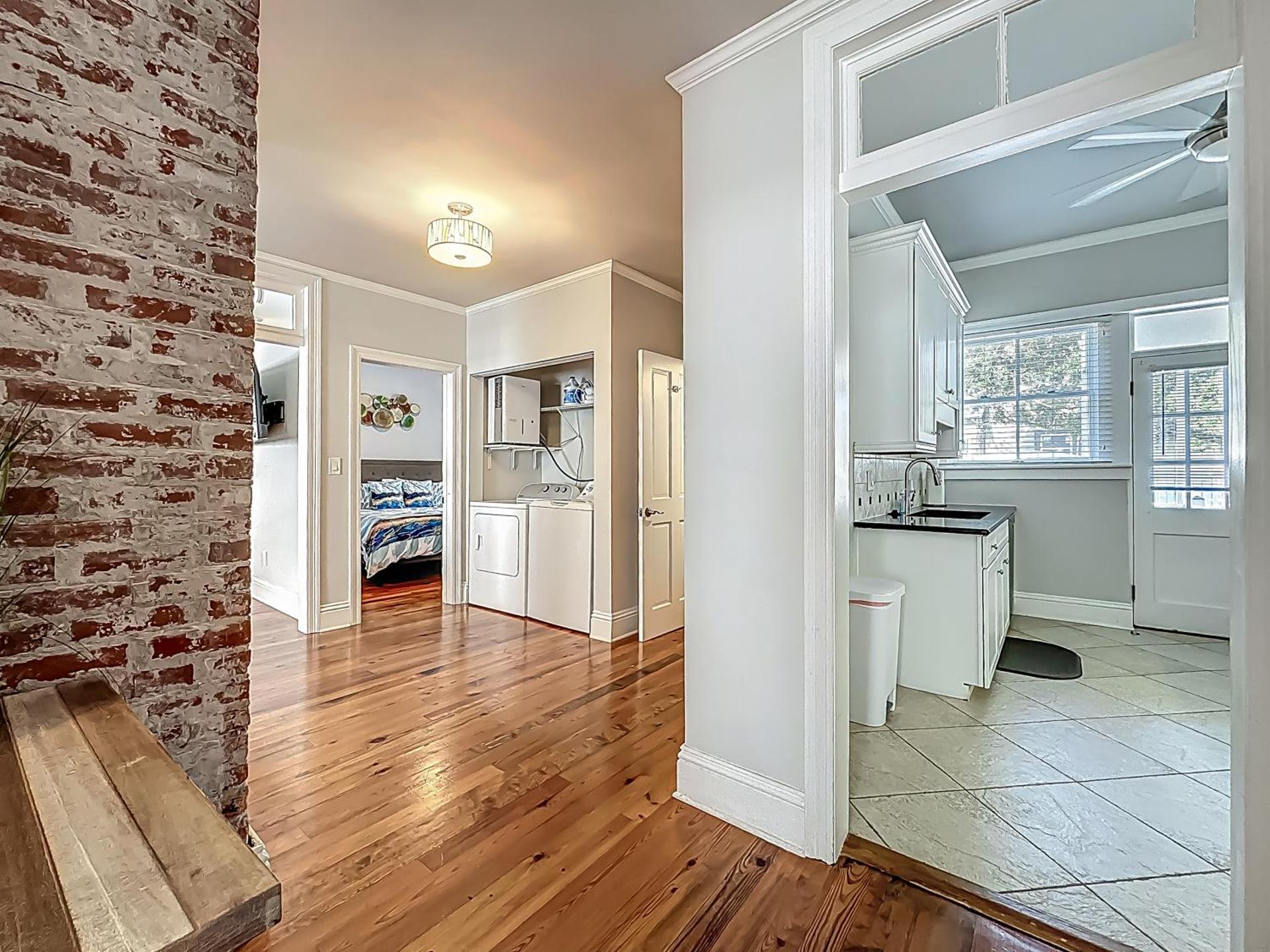 Cozy Quiet St Augustine Private Condo - 2bed, 1 bath, Sleeps 6, Steps to Historic St Augustine Center & All Tourist Attractions, Restaurants, Cafes, Backyard, Porch