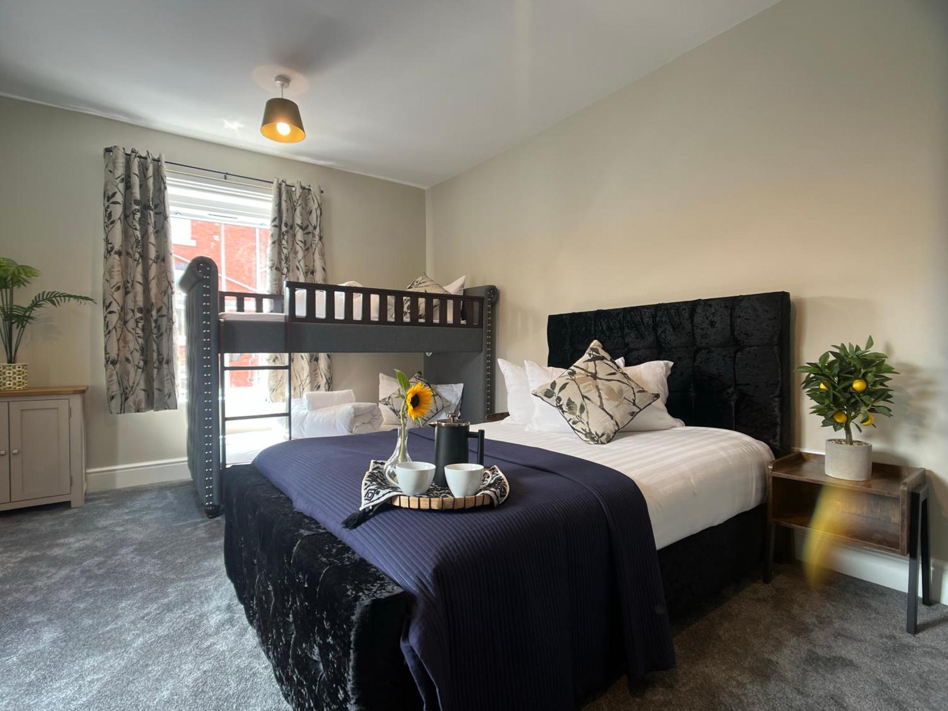 Llangollen High Street Sleeps 12