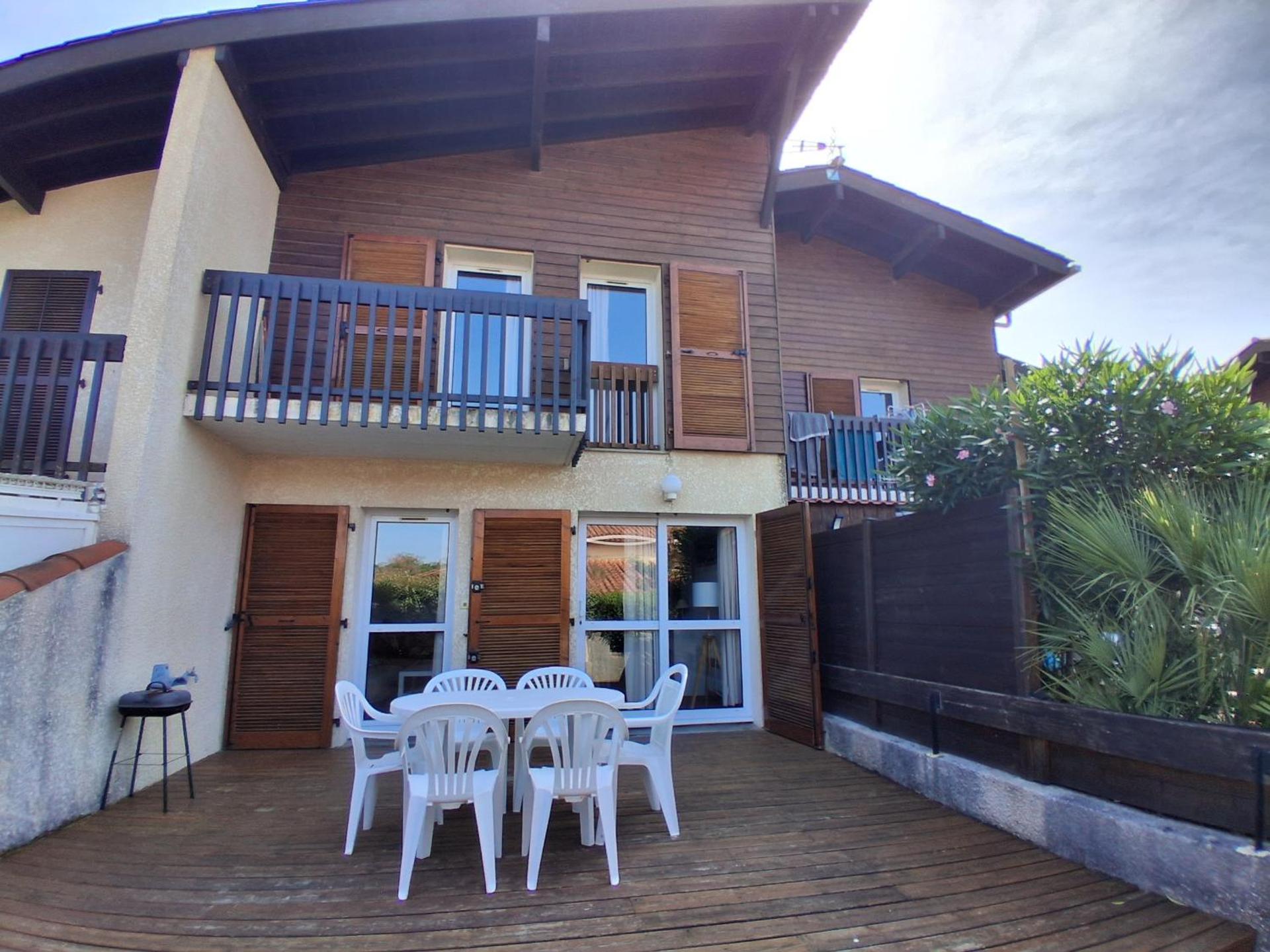 Villa patio avec piscine, à 400m des commerces et 6km de plage - Animaux admis - FR-1-239-83