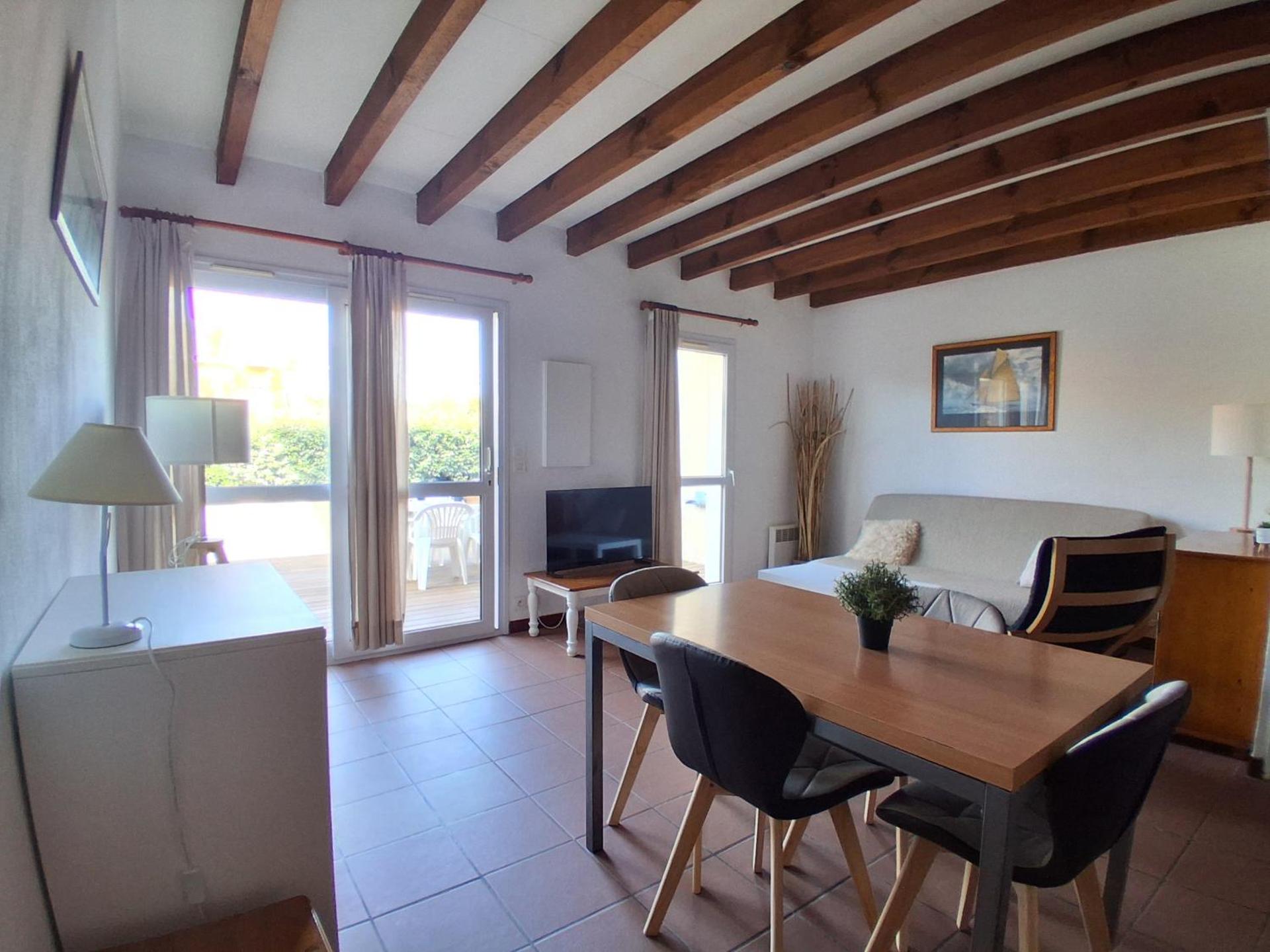 Villa patio avec piscine, à 400m des commerces et 6km de plage - Animaux admis - FR-1-239-83