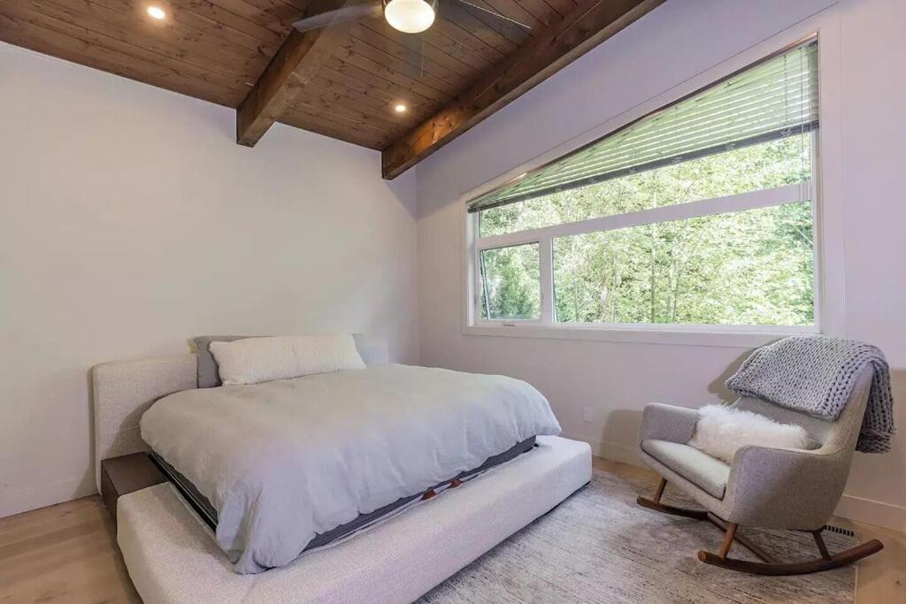 Large Modern Home in Squamish