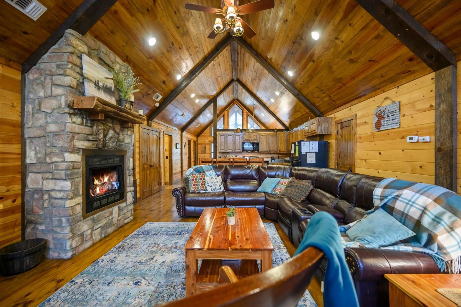 Whitetail Retreat Cabin for 13
