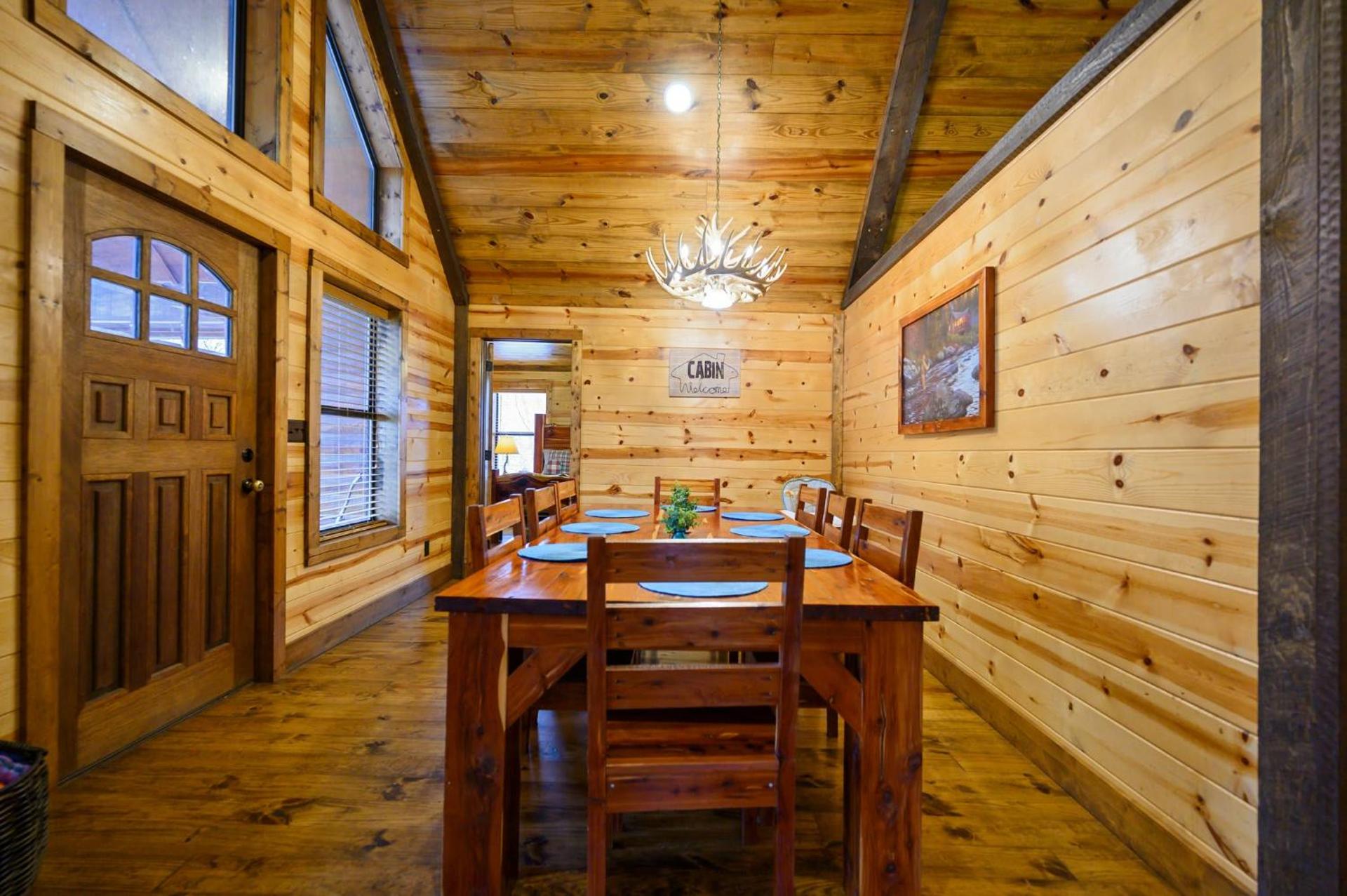 Whitetail Retreat Cabin for 13