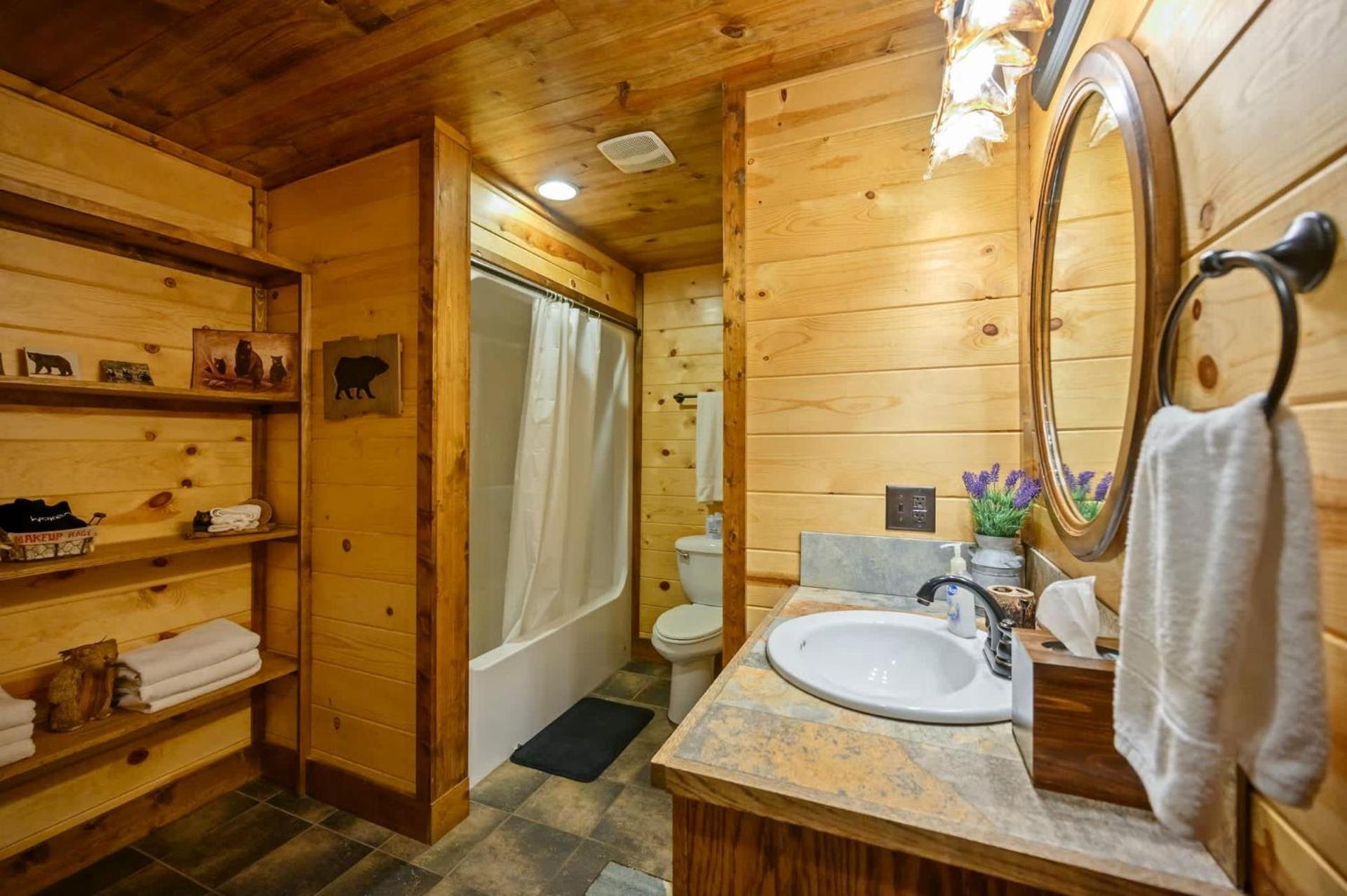 Whitetail Retreat Cabin for 13