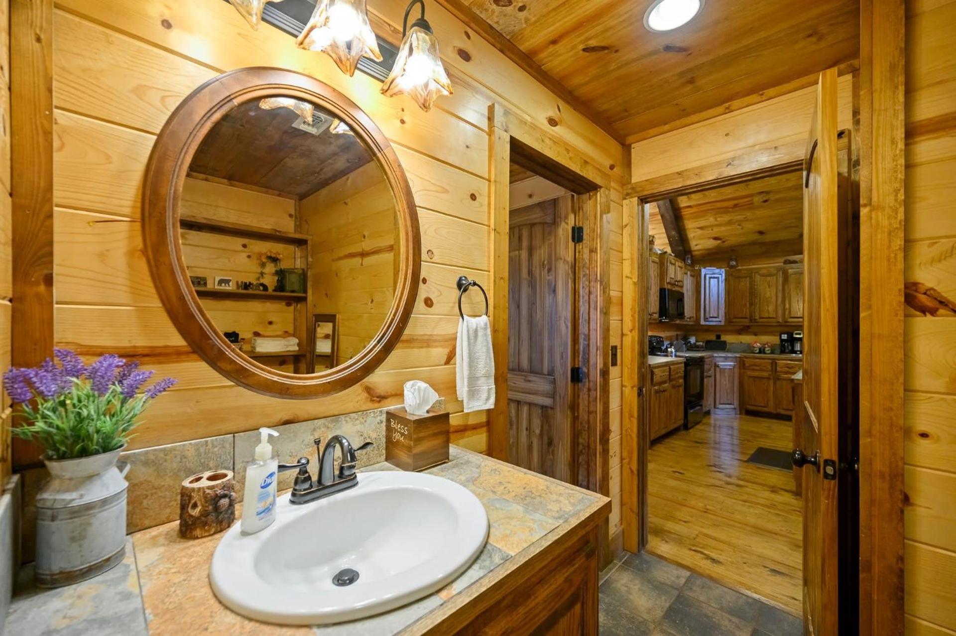 Whitetail Retreat Cabin for 13