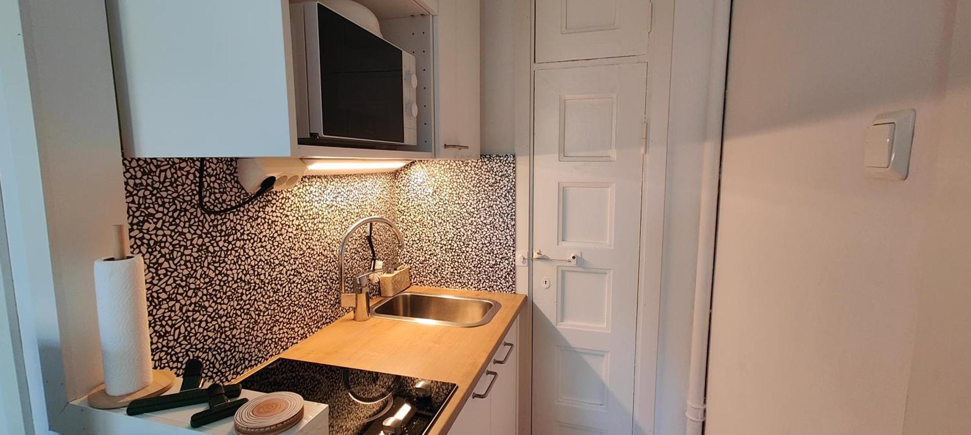 Kitchen or kitchenette