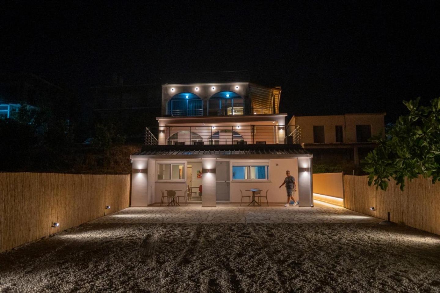 TSABAS BEACH SIDE APARTMENTS ΤΣΑΜΠΑΣ παραλιακά διαμερίσματα 1