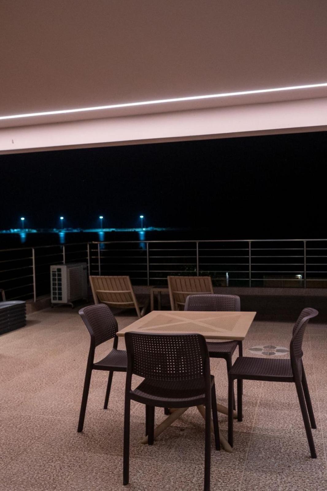 TSABAS BEACH SIDE APARTMENTS ΤΣΑΜΠΑΣ παραλιακά διαμερίσματα 1