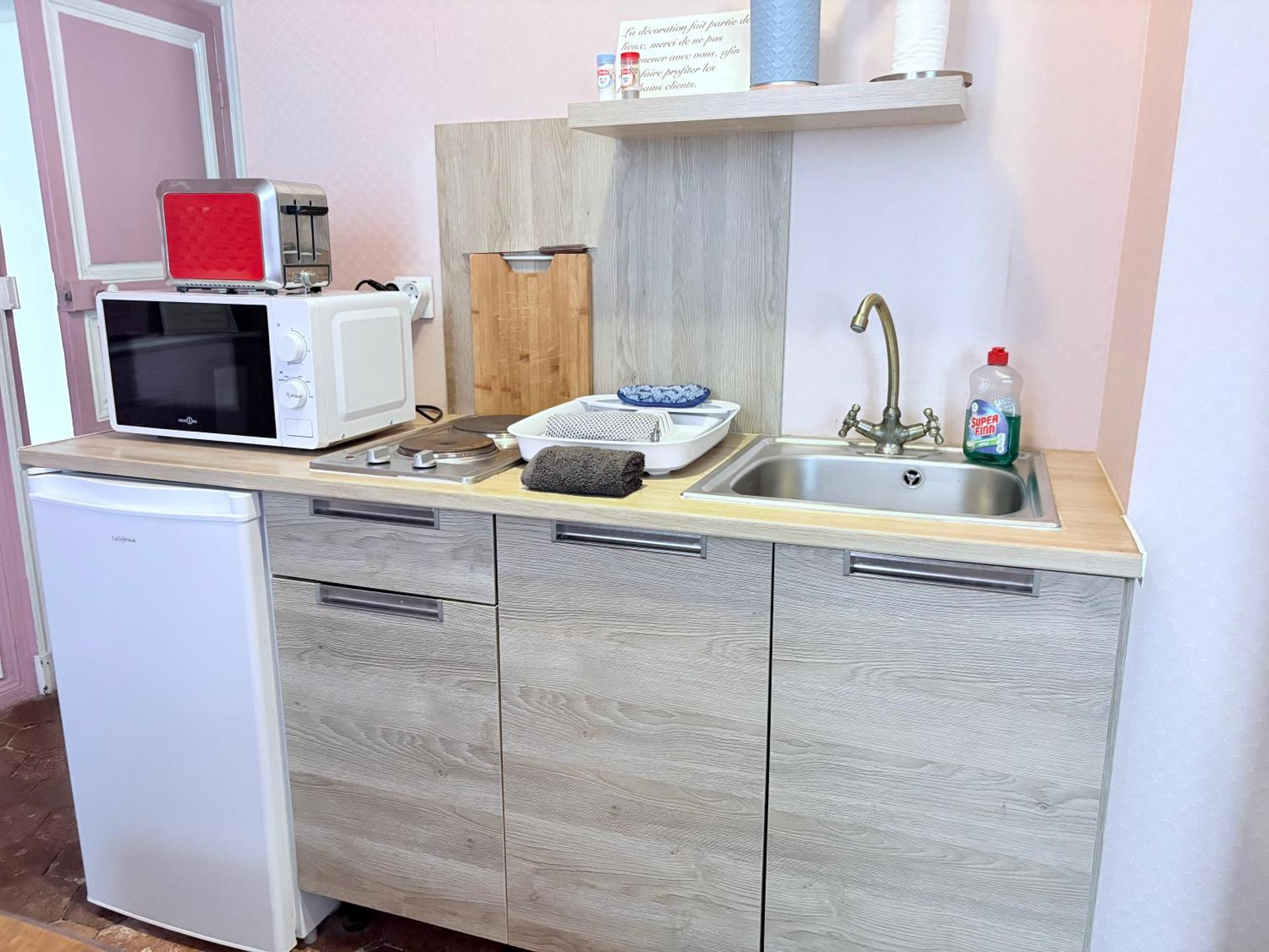 Kitchen or kitchenette