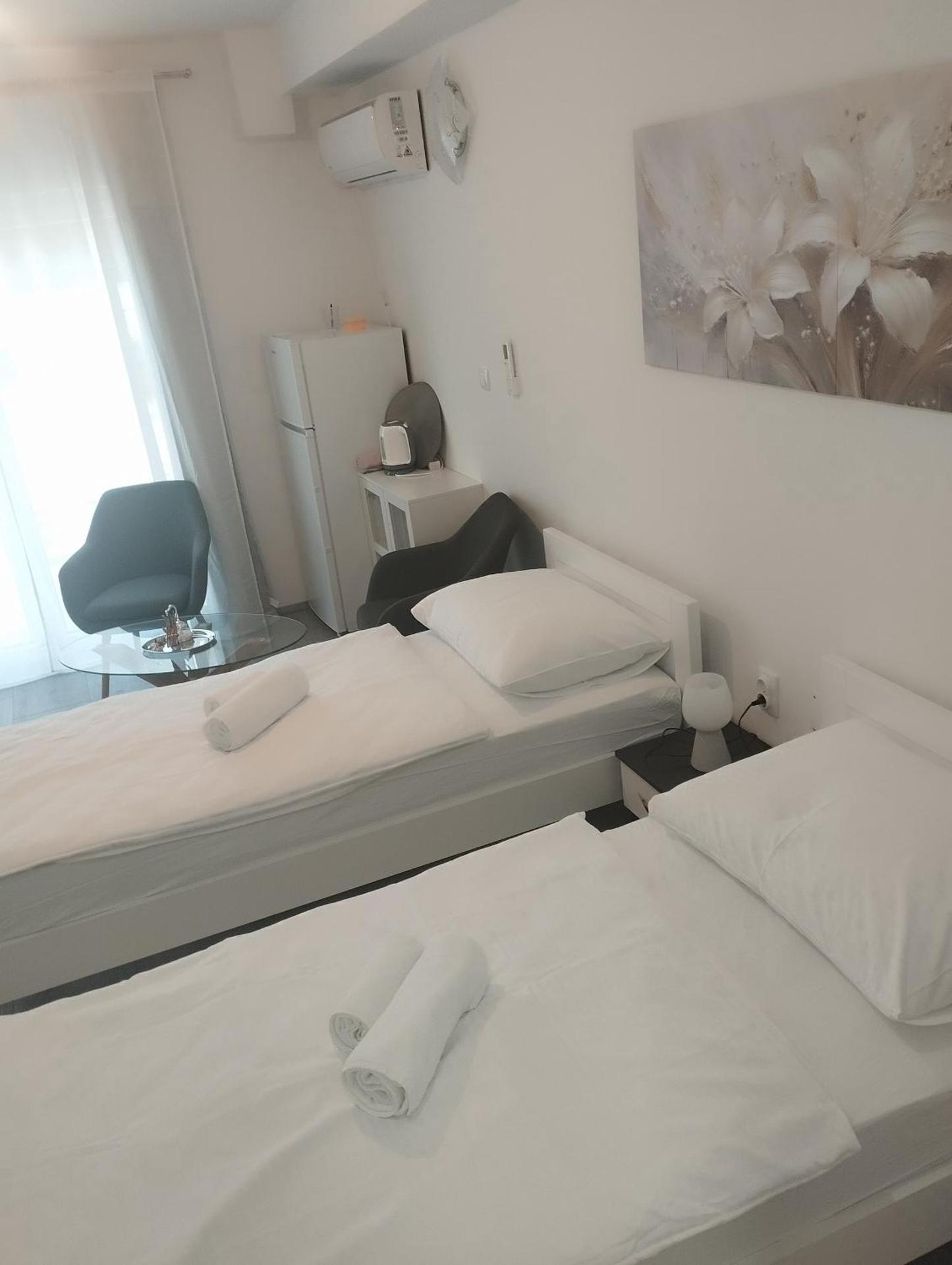 Room Misir in downtown