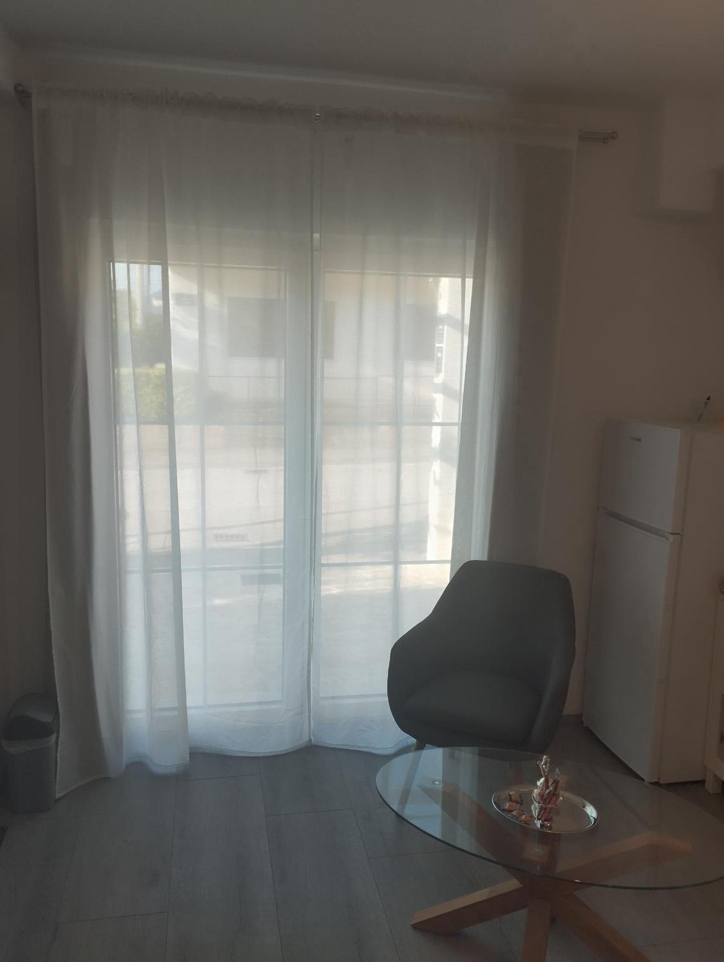 Room Misir in downtown