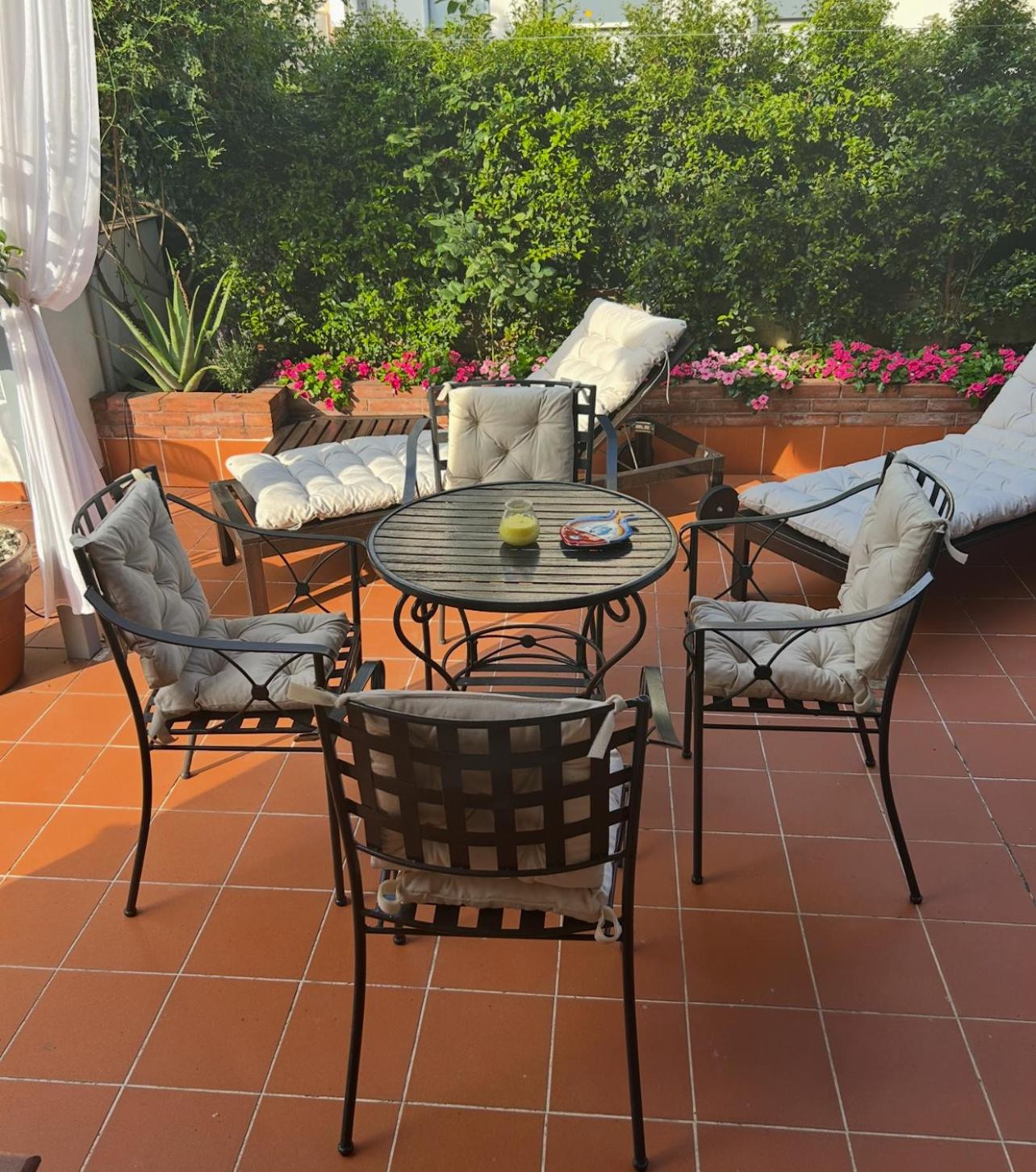 Charming Beachfront Retreat