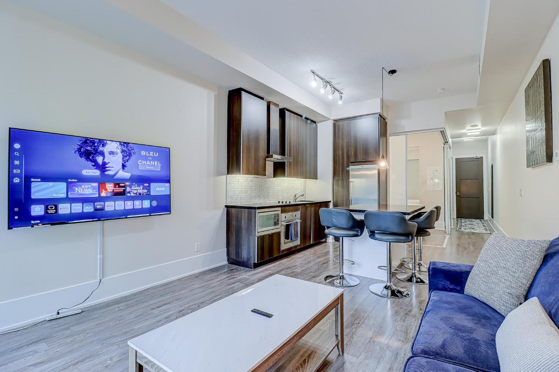 Metropolis Loft - CN Tower