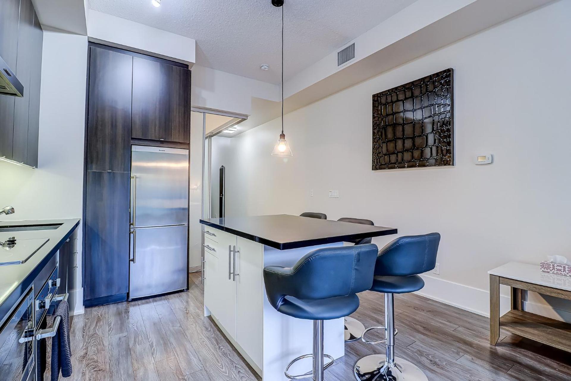 Metropolis Loft - CN Tower