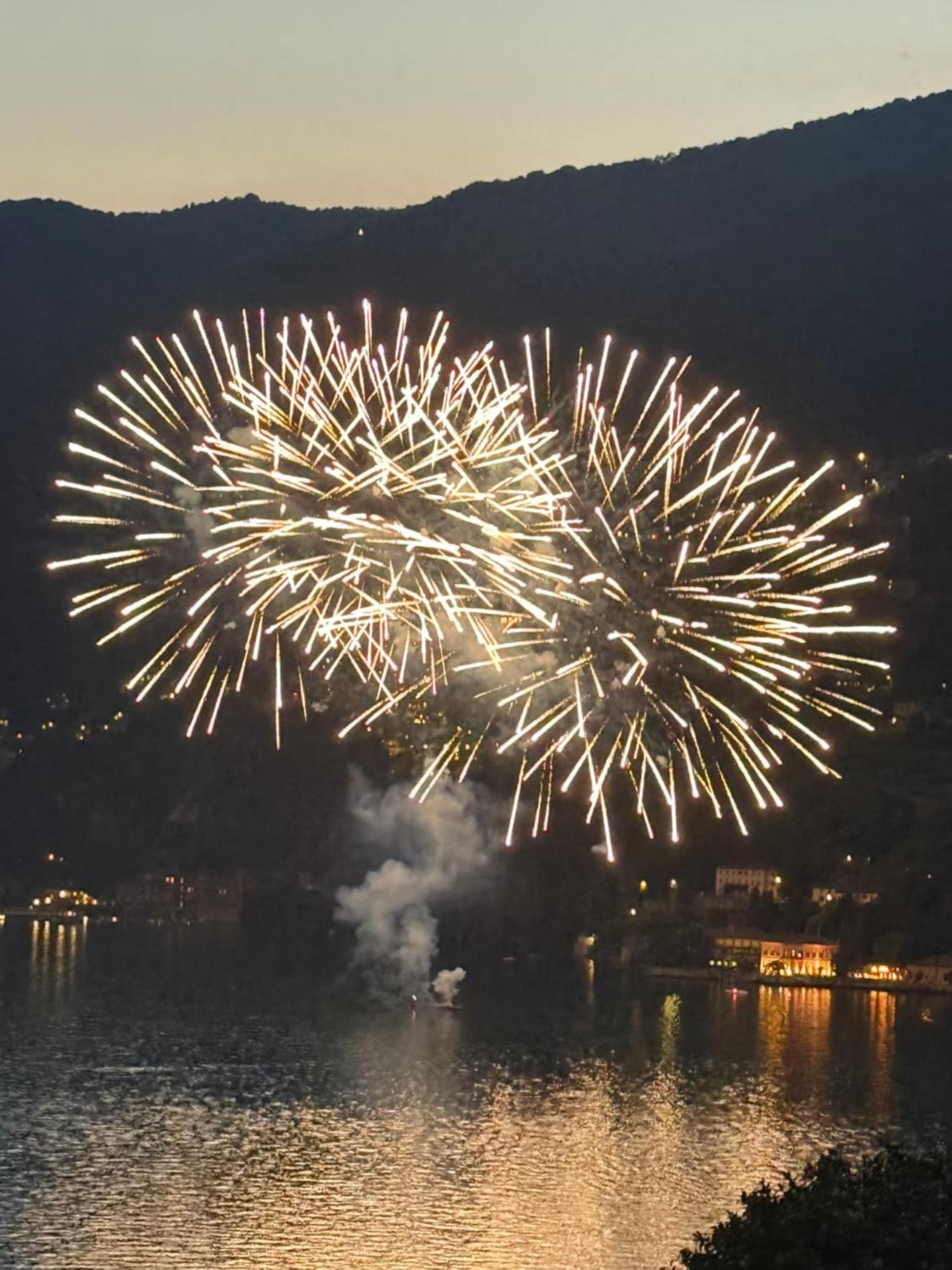 Romantic Room AL RIFUGIO DEI SOGNI terrazza con vista lago mozzafiato