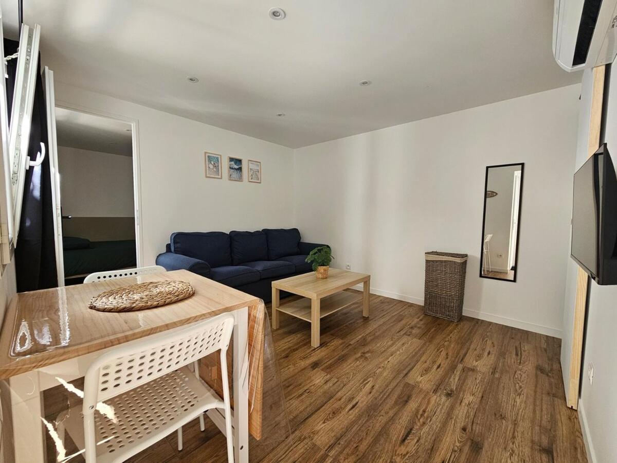 T2 climatisé à 50m du port et de la plage