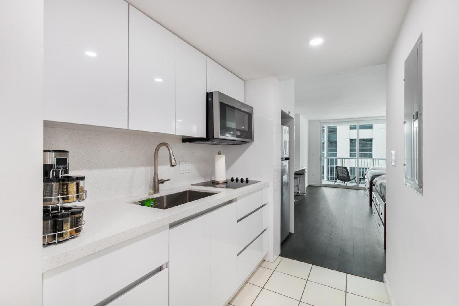 Studios in Brickell with Pool, Gym, free parking and Game Room