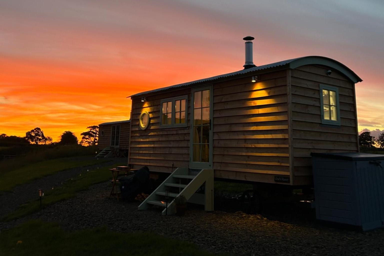 Cosy Devon Hut with Private Hot Tub
