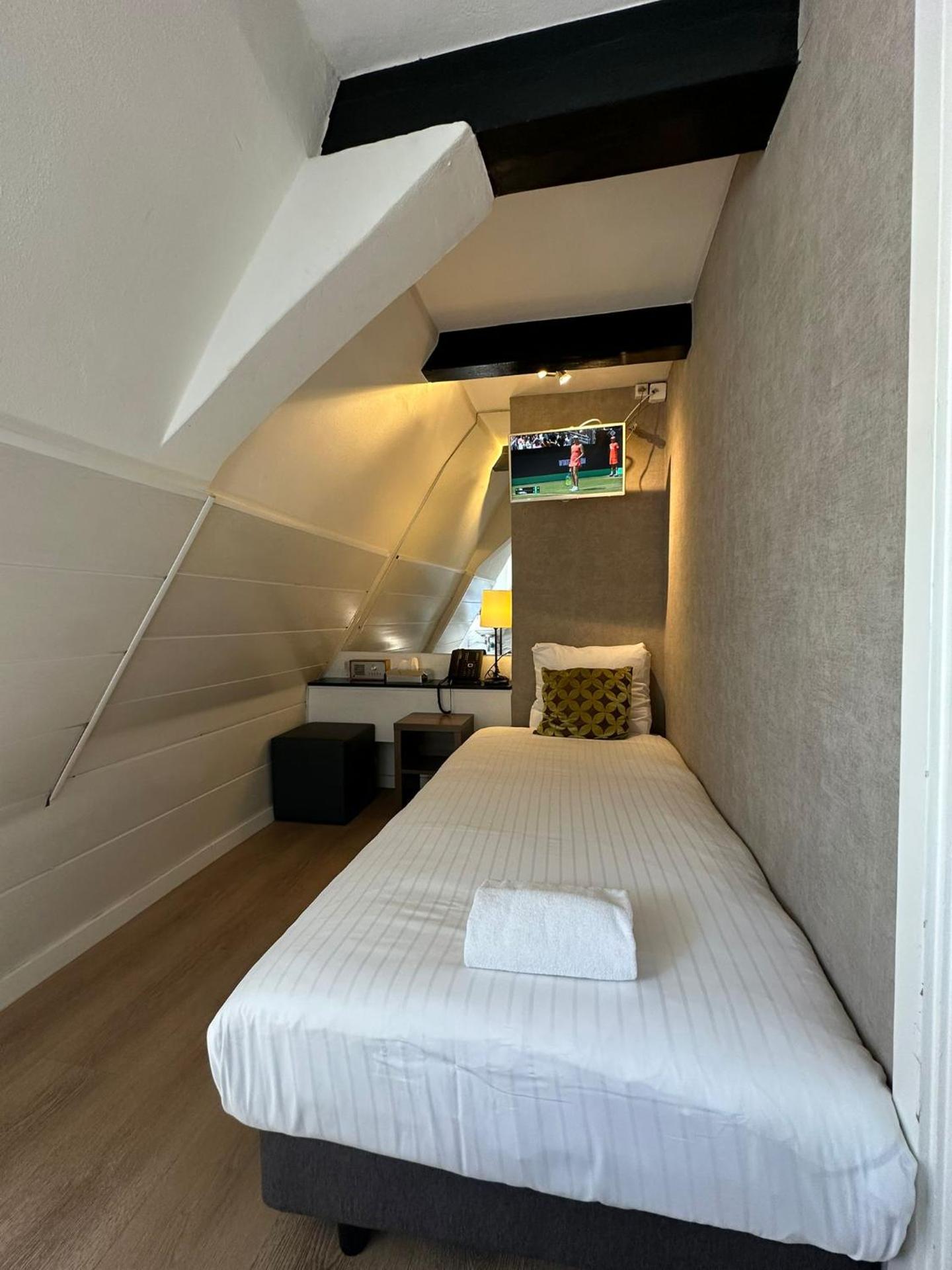 Basic Single Room with Shared Bathroom -